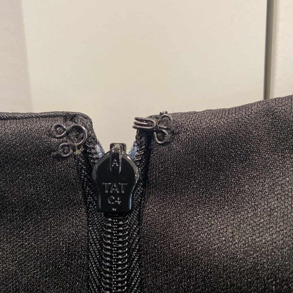 Jones Wear Dress Black sleeveless Size 12 with black and silver jewels - Picture 4 of 11